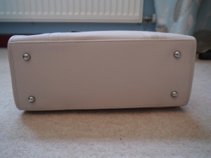 It also has studs on the bottom to deter wear and tear, brilliant!